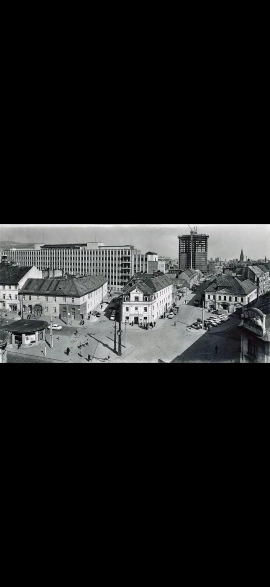Kollárovo námestie — historický pohľad na obilný trh a mestské kúpele